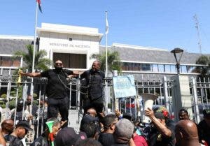 Cuatro heridos durante protesta de policías pensionados