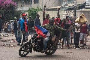 Al menos 6 muertos y más de una decena de heridos en protestas contra Henry en Haití