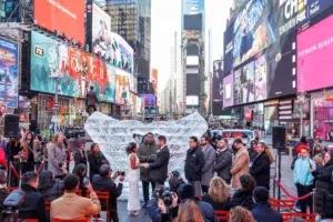 San Valentín en Times Square: bodas, pedidas de mano y renovación de votos de amor eterno