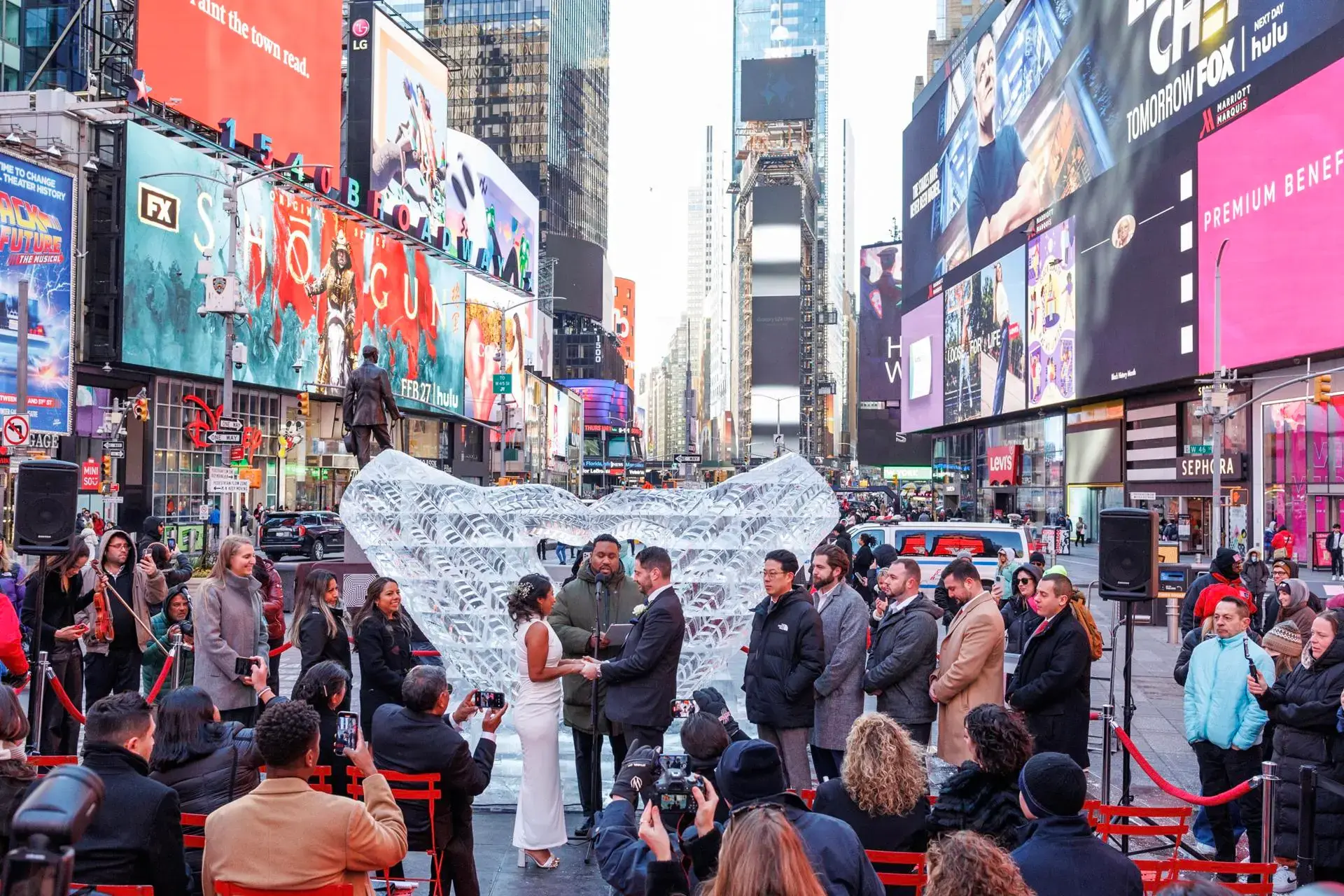 San Valentín en Times Square: bodas, pedidas de mano y renovación de votos de amor eterno