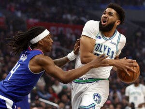 Towns y Edwards ayudan a los Timberwolves a remontar; Wembanyama logra un triple-doble