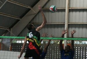 Unapec gana en inicio voleibol masculino de sala en los Juegos Universitarios