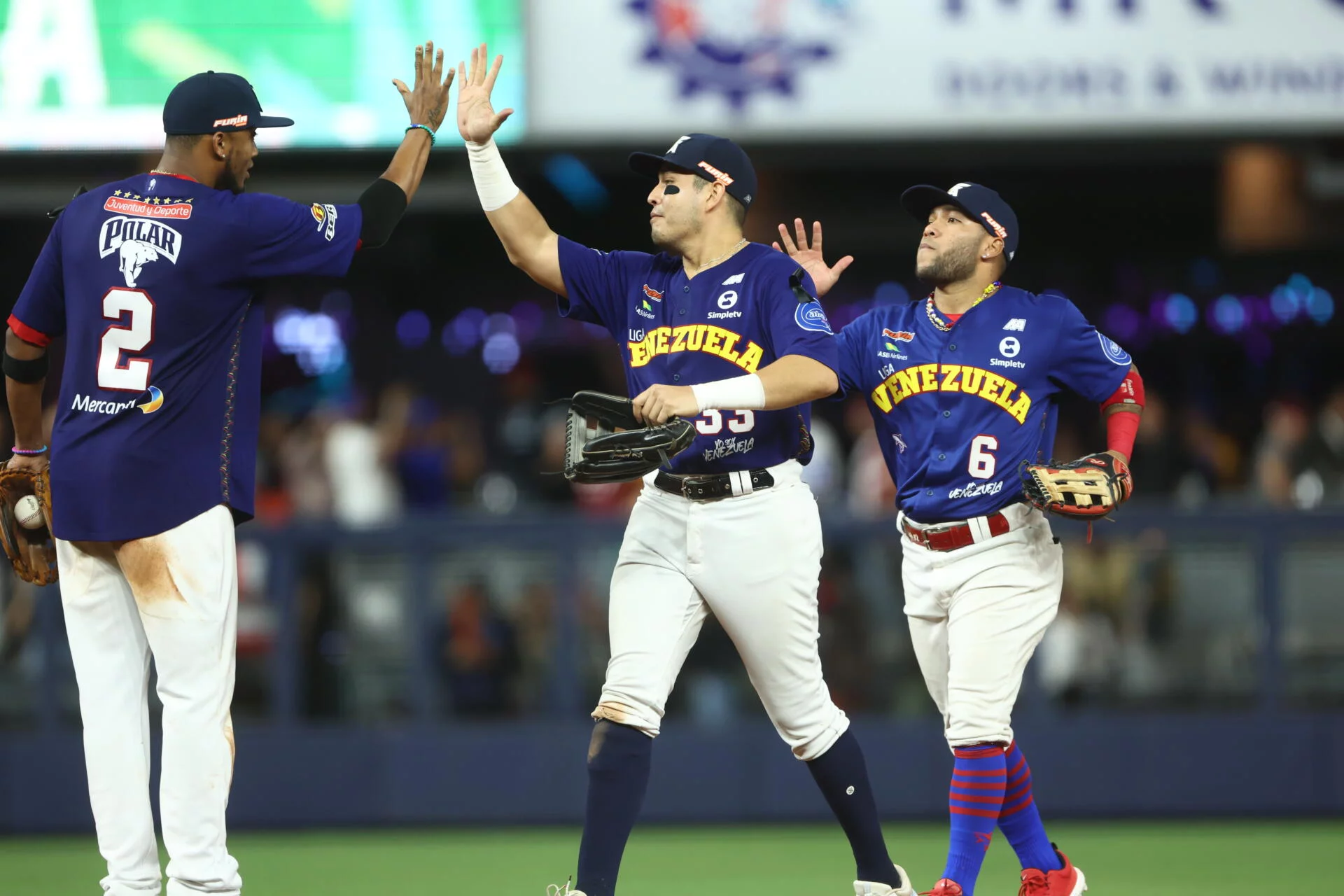 Venezuela vence a Curazao, es finalista y buscará revancha ante República Dominicana     