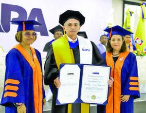 Uapa otorga honoris causa a rector Uned de Costa Rica