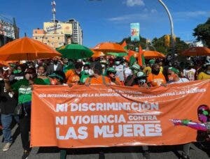 Organizaciones urgen detener violencia a mujer