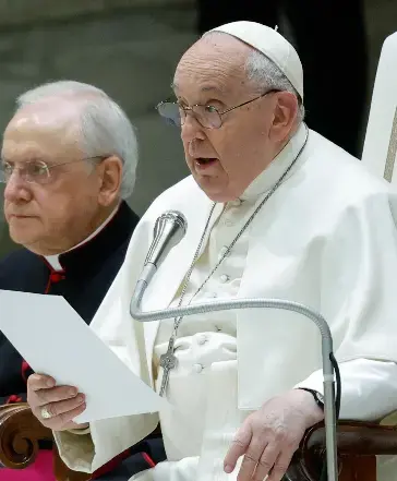 El papa Francisco dice que le dan “lástima” los curas españoles que rezan por su muerte