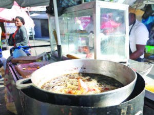 Alimentos en la calle, costumbre irresistible y muy peligrosa