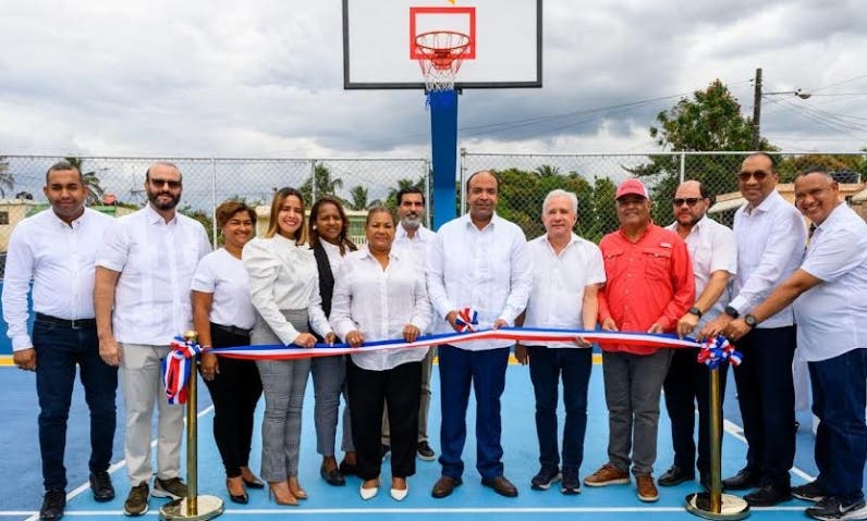 Pereyra entrega cancha San Luis beneficia a miles