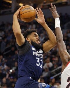 Lesión Towns enciende botón pánico T-Wolves