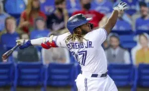 Vladimir Guerrero JR pega jonrón en la derrota 9-8 de los Azulejos frente a los Yanquis