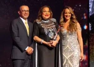 Ángela Carrasco recibe en su país el principal premio del arte criollo