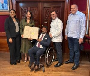 Senado dominicano recibe resolución  felicitación NY