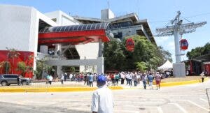 Santiago estrena su teleférico, una obra de transporte masivo