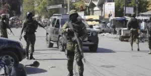 Los enfrentamientos y los tiroteos entre bandas y Policía protagonizan la jornada en Haití