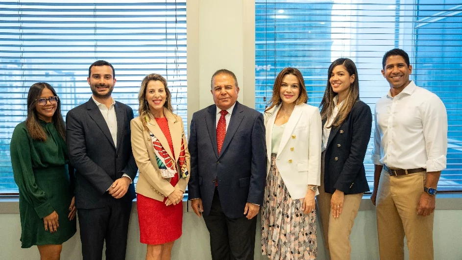 Ámbar Vásquez, Luis Eduardo Jiménez, Paula Cerrillo, Ángel García Berroa, Noelia García, Solange Rosado y Fadel Germán.