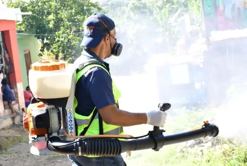 Salud emite alerta por alza dengue en las Américas