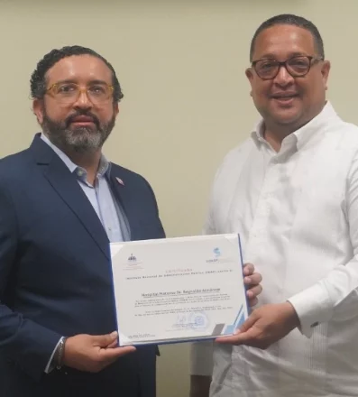 Hospital materno recibe reconocimiento