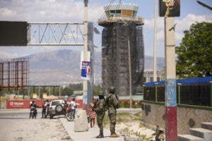 Pandillas intentan tomar el control del principal aeropuerto de Haití