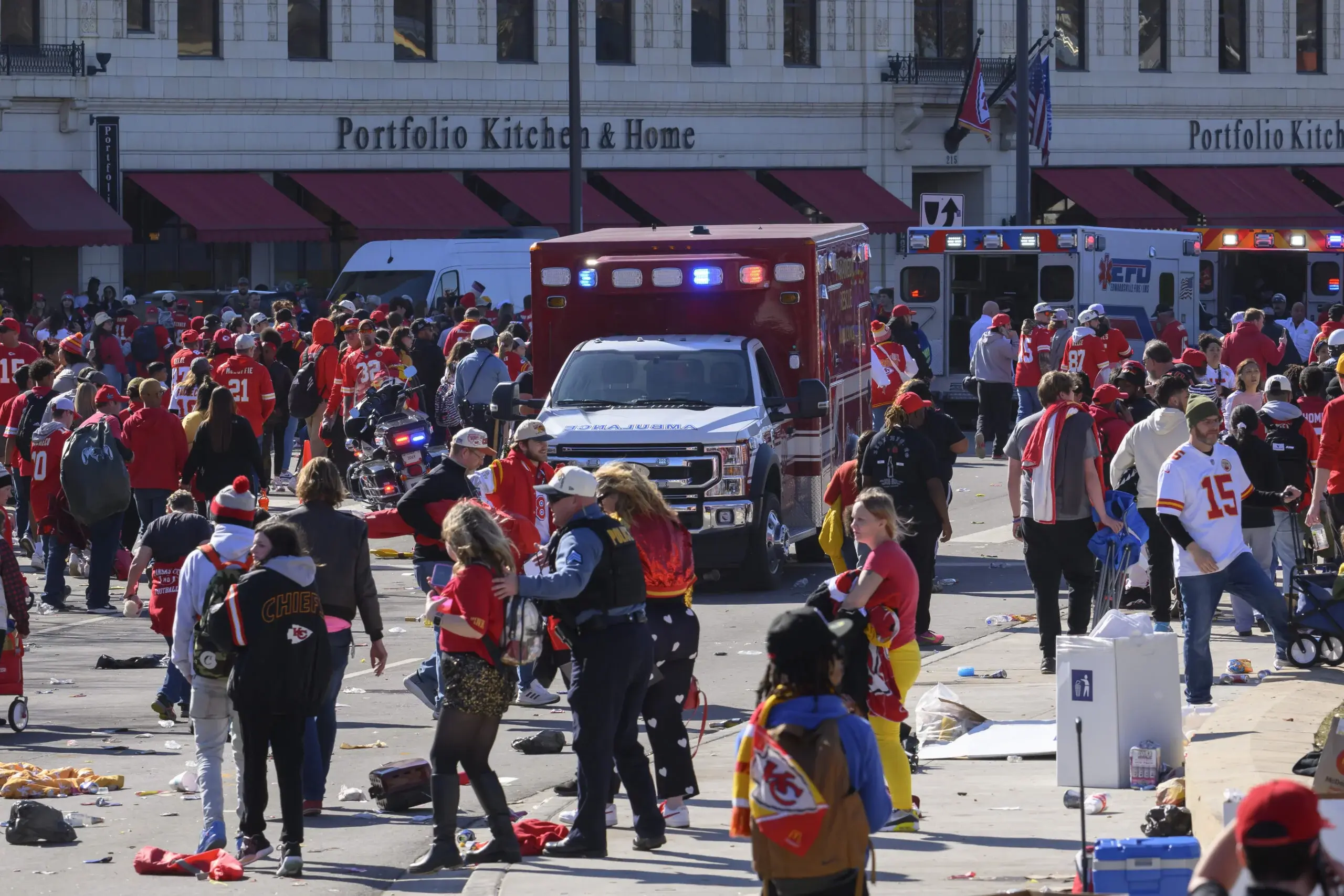 Un tercer hombre ahora está acusado de asesinato en el tiroteo del Super Bowl de Kansas City