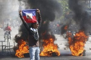 Decenas de haitianos se manifiestan en Puerto Príncipe para exigir la renuncia de Henry