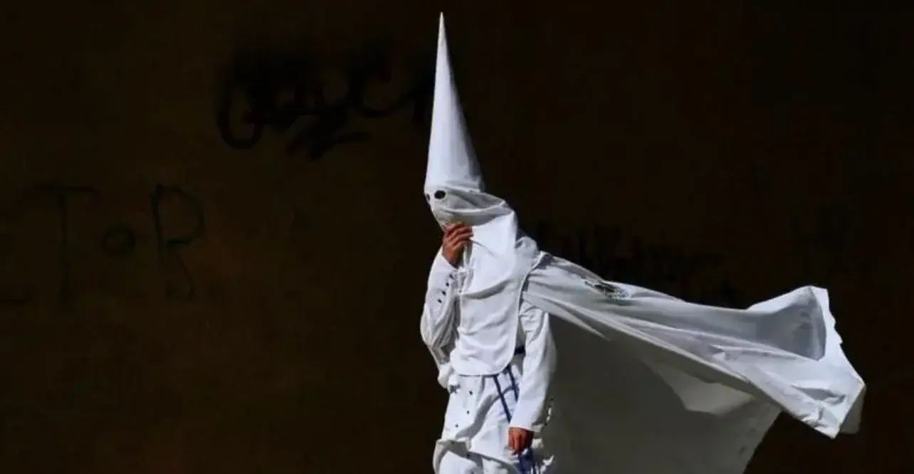 De dónde procede el capirote, el llamativo gorro que llevan los penitentes en la Semana Santa española