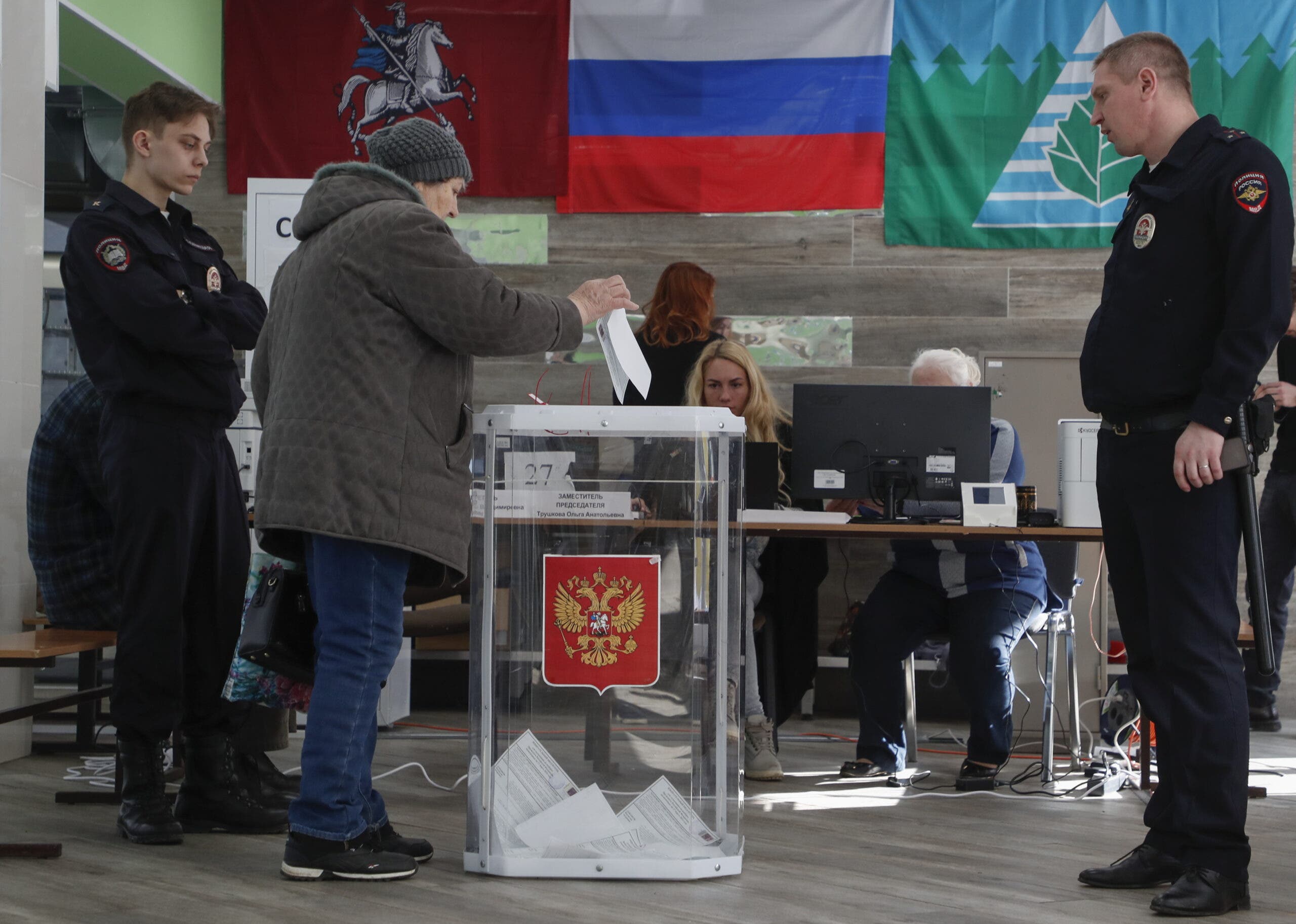 Rusia aparenta normalidad en segunda jornada electoral pese a las incursiones ucranianas