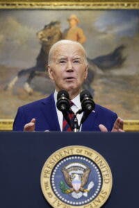 Biden ordena reconstruir el puente y reabrir el puerto “tan pronto como sea posible»