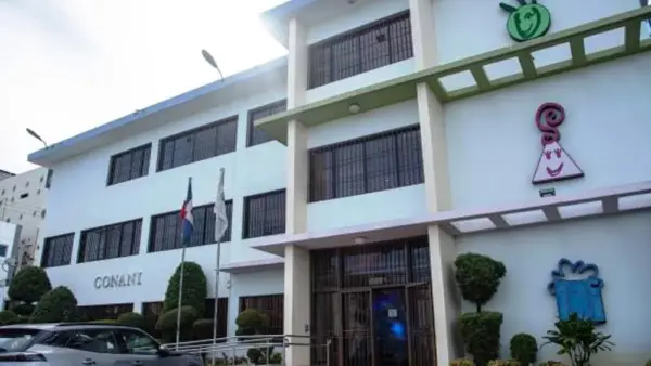 FACHADA EDIFICIO CONANI