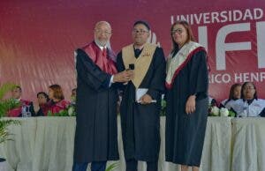 UFHEC gradúa 813 nuevos profesionales reafirmando su compromiso con la investigación científica