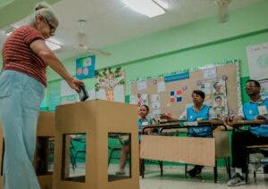 Hoy los dominicanos elijen presidente, vicepresidente y legisladores