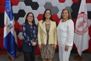 Mujeres tienen menor participación en carreras de ciencias, matemáticas, ingeniería y tecnologías, según informe