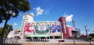 Todo listo para el show de los Medias Rojas y los Rays en el estadio Quisqueya