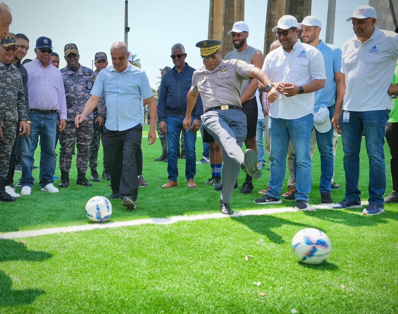 Director de la Policía asiste a torneo de fútbol en homenaje a Leo Corporán