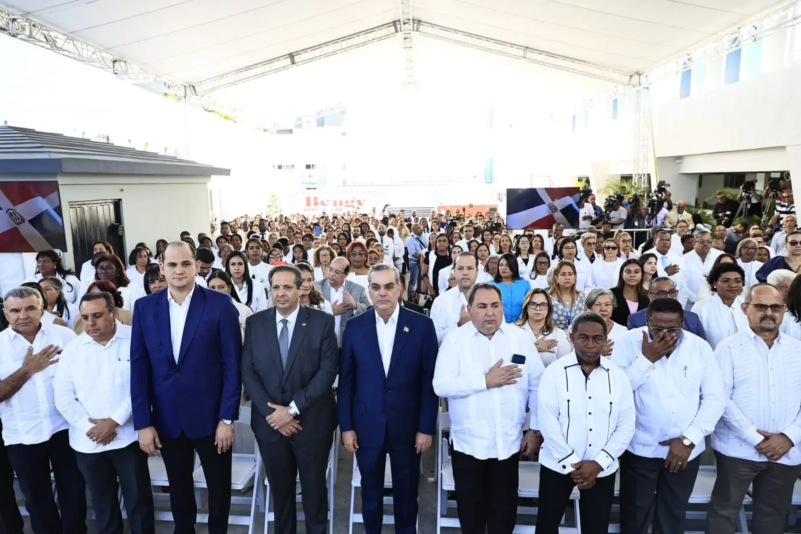 Presidente Abinader entrega el remozado Hospital Materno Dra. Evangelina Rodríguez