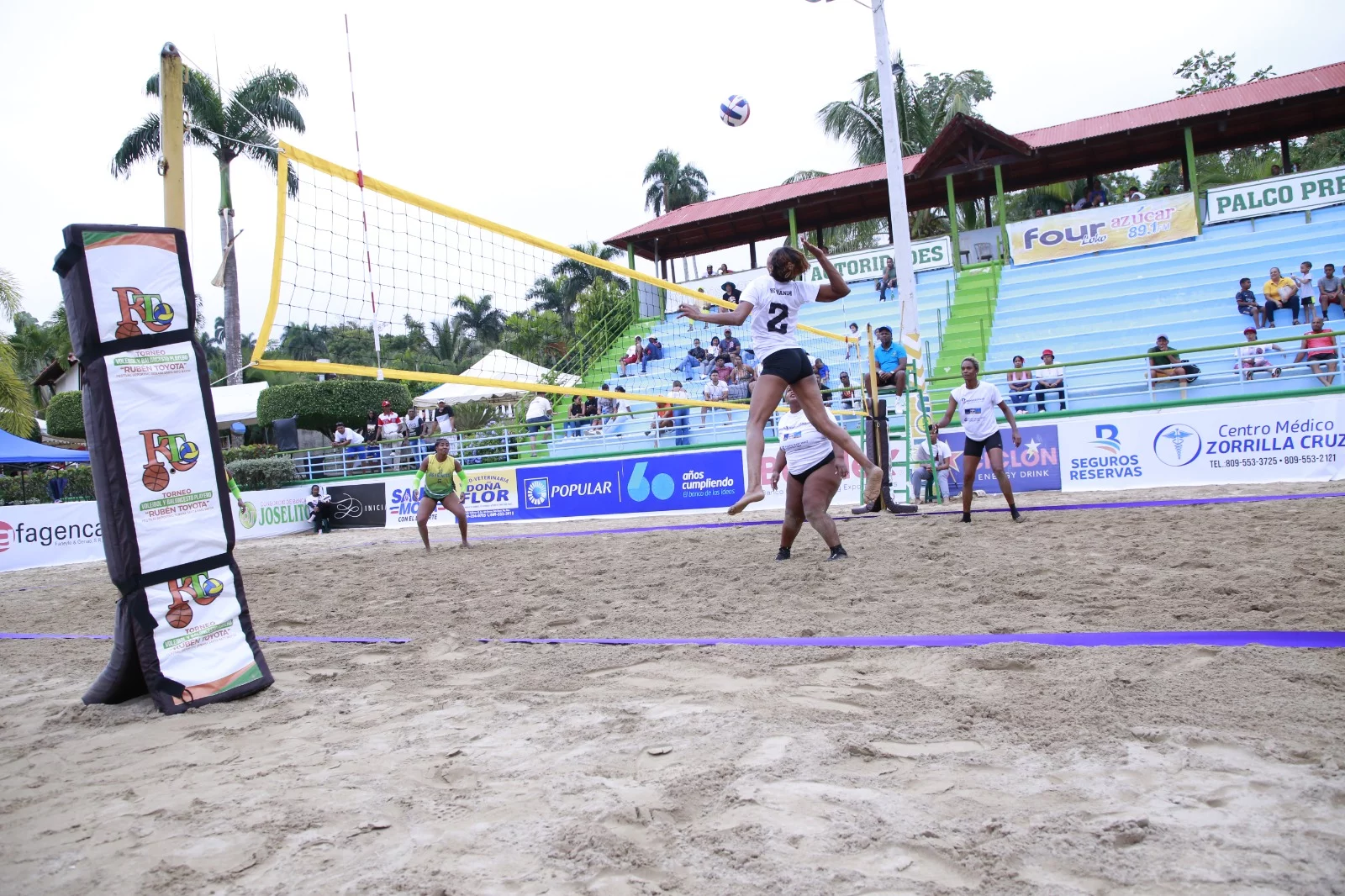 Legend y BDP-Banreservas van por primer lugar femenino en voleibol playero Hato Mayor