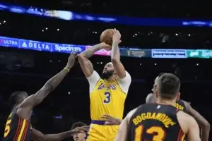 LeBron, Russell y Davis comandan victoria de Lakers sobre Atlanta