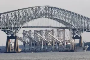 Al menos siete personas desaparecidas tras el derrumbe de un puente en Baltimore