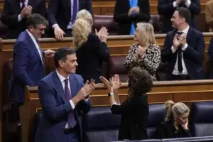 Parlamento español aprueba polémica amnistía para separatistas catalanes