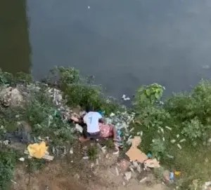 Haitiana cae desde el puente fronterizo que une Juana Méndez y Dajabón