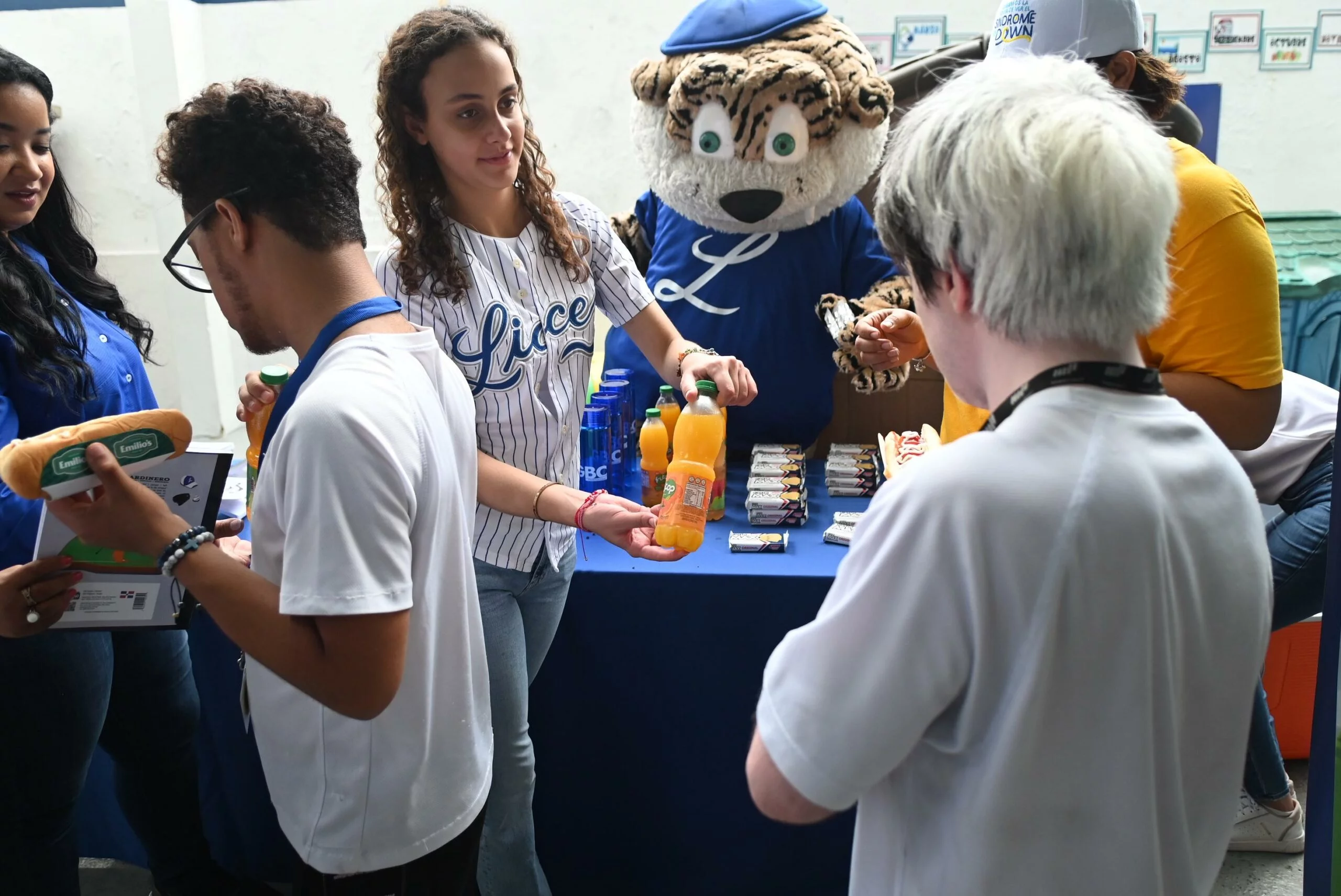 Licey visita Asociación de Síndrome de Down