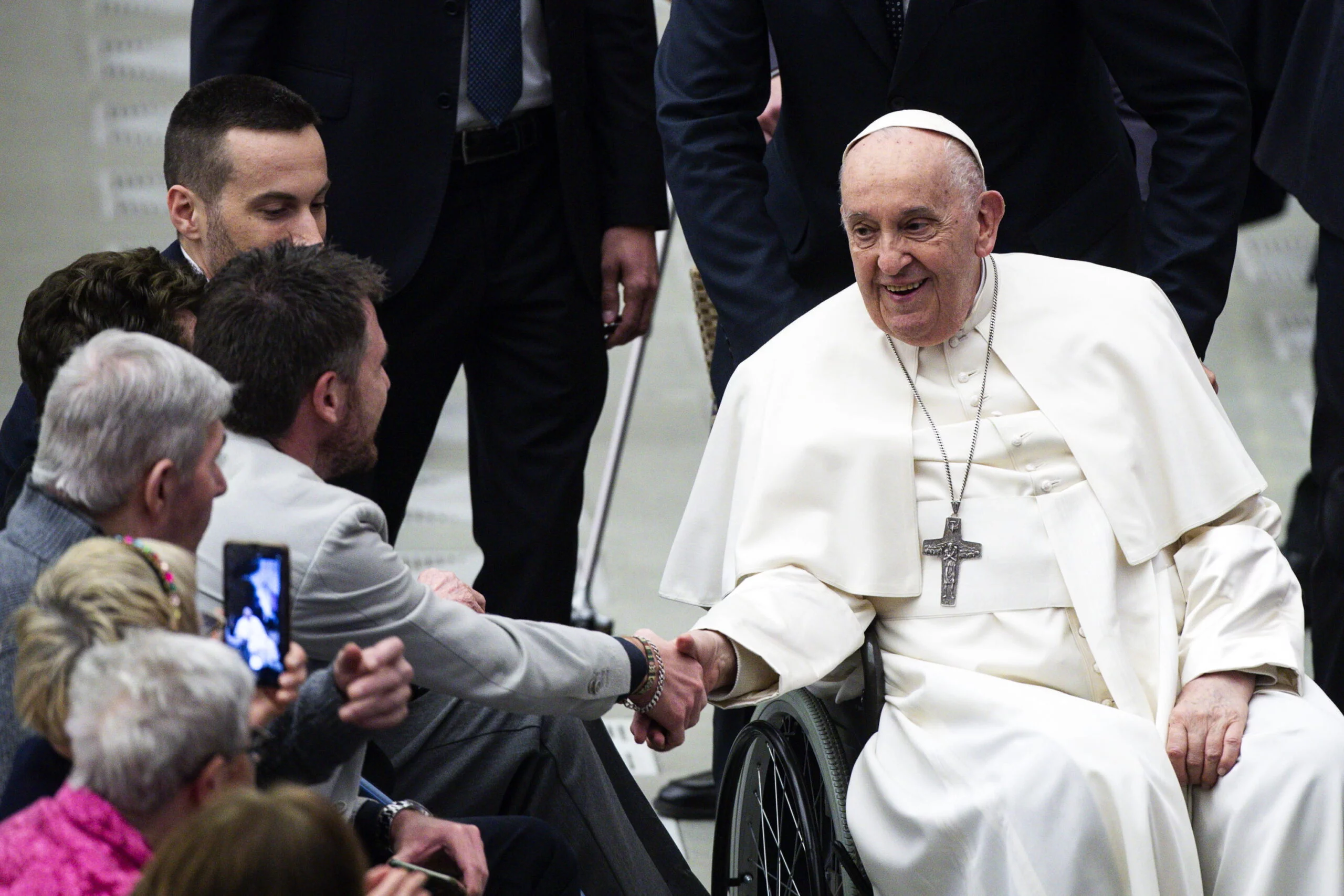 El papa pide “promover la belleza” en una época “rica en técnica, pero pobre en humanidad