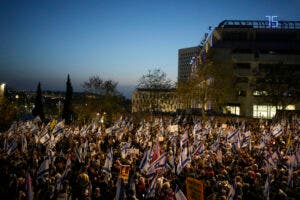 Miles protestan contra Netanyahu para pedir elecciones y un acuerdo para liberar rehenes