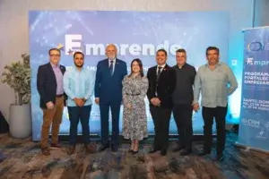 Realizan charla sobre importancia formalización empresarial para emprendedores venezolanos en RD