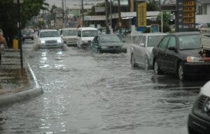 Lluvias provocan daños a puentes y carreteras