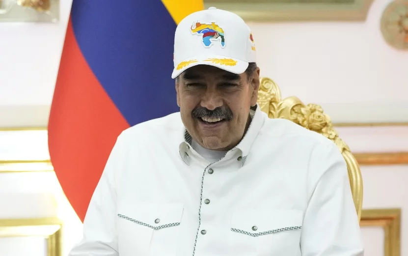 Maduro y 12 candidatos van a elecciones de Venezuela