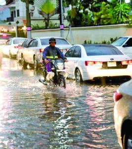 Dos muertes y 3,785 desplazados por lluvias