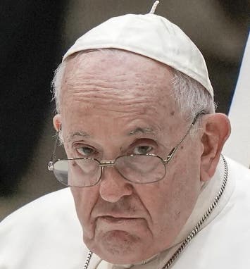 Papa mantiene su campaña contra guerra