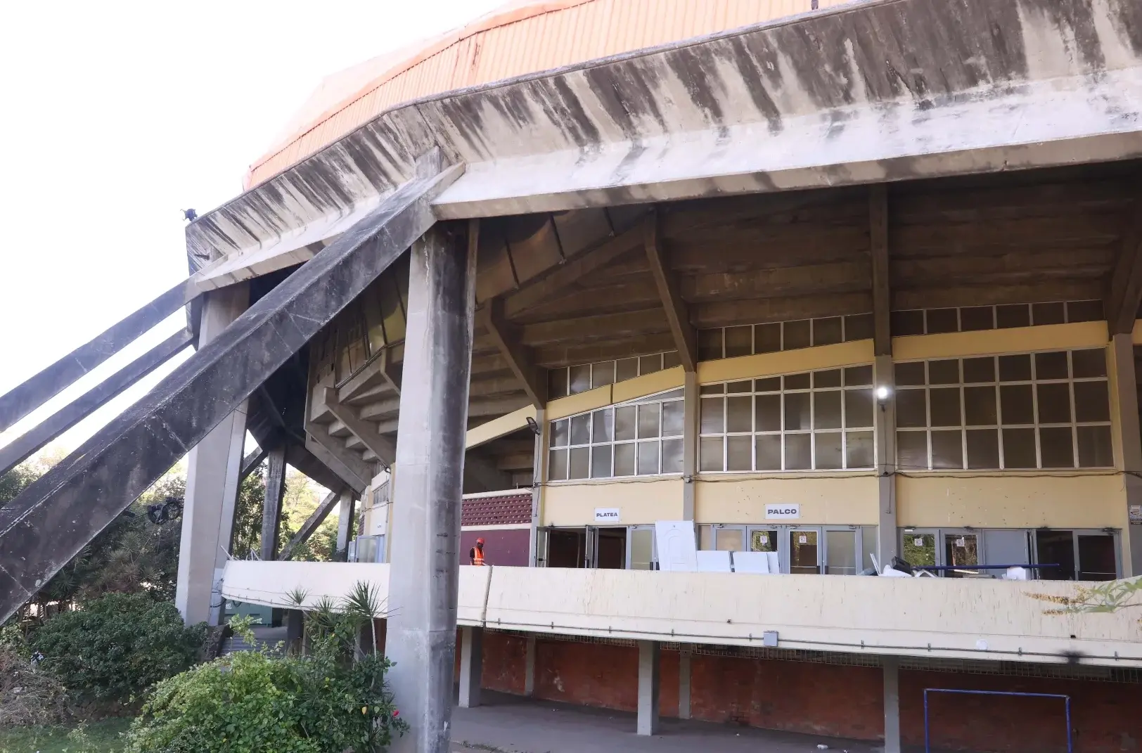 Inician remodelación Palacio de los Deportes