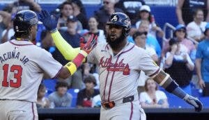 Ozuna sigue explosivo; pega 7mo. H4 y De la Cruz la saca