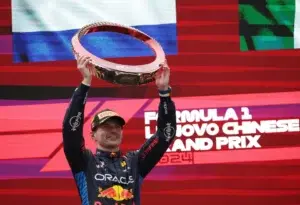 Verstappen conquista el Gran Premio China